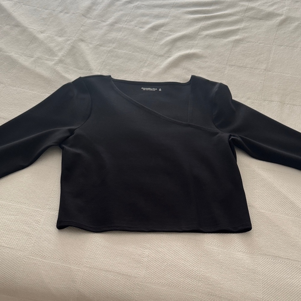 Abercrombie & Fitch Elegant Black Long Sleeve Tee